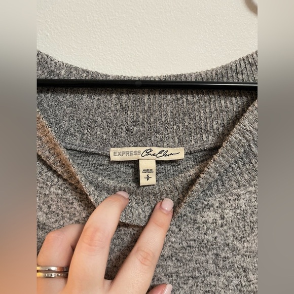 Express - Women’s Super Soft Lightweight Bell Sleeve w/ Bow Accent - Grey - S - Picture 4 of 5